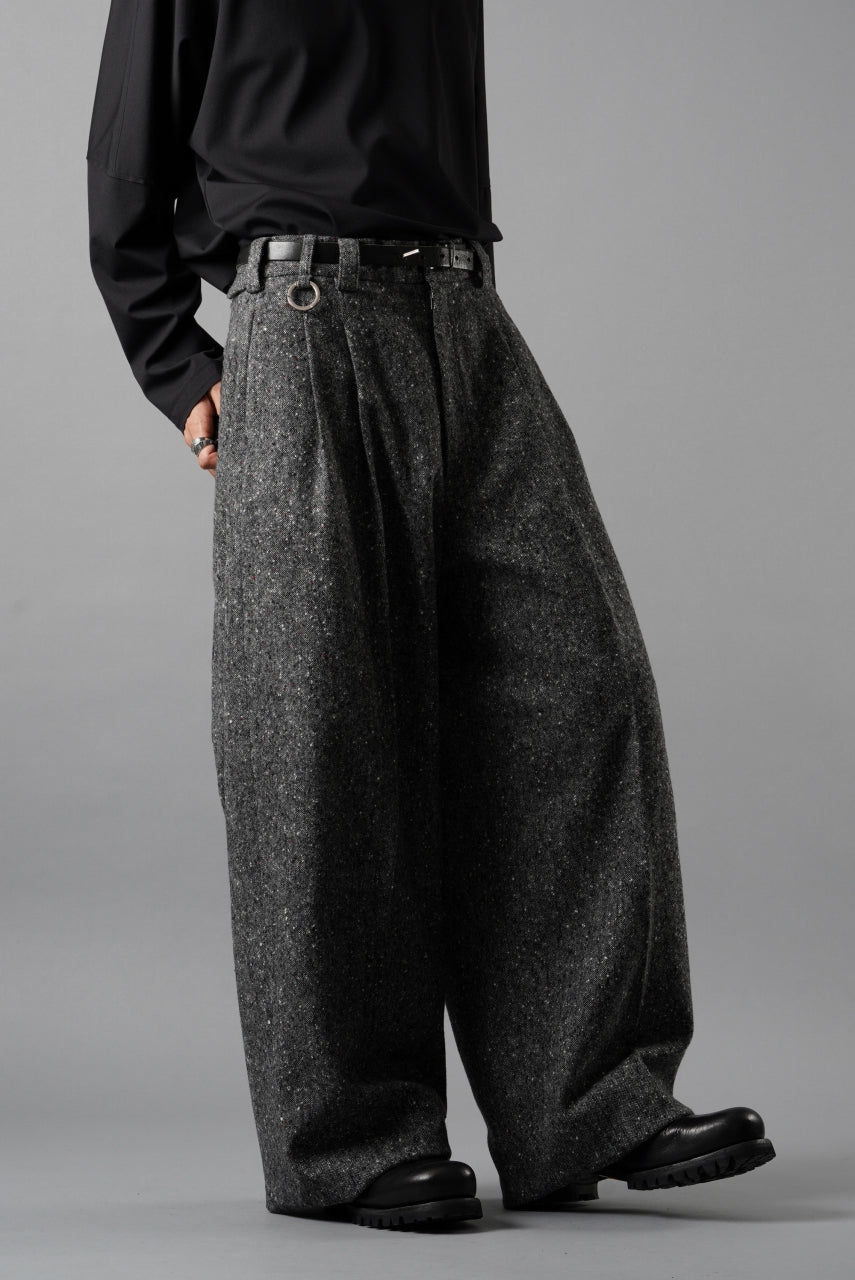 画像をギャラリービューアに読み込む, TARO HORIUCHI / th products Extra Volumed Tapered Trousers / Bishu Nep Tweed (grey)