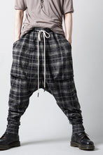 Load image into Gallery viewer, 【SAMPLE】A.F ARTEFACT CHECK JOHDPHURS PANTS (BLACK GREY x BLACK)