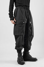 画像をギャラリービューアに読み込む, thom/krom MILITARY CARGO EASY TROUSERS / TECHNICAL CRASHED TOUCH FABRIC (BLACK)