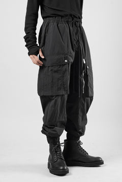 画像をギャラリービューアに読み込む, thom/krom MILITARY CARGO EASY TROUSERS / TECHNICAL CRASHED TOUCH FABRIC (BLACK)