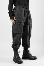 画像をギャラリービューアに読み込む, thom/krom MILITARY CARGO EASY TROUSERS / TECHNICAL CRASHED TOUCH FABRIC (BLACK)