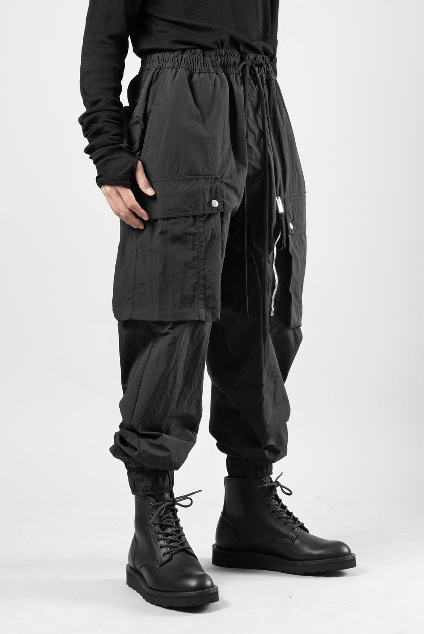 画像をギャラリービューアに読み込む, thom/krom MILITARY CARGO EASY TROUSERS / TECHNICAL CRASHED TOUCH FABRIC (BLACK)