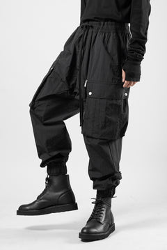 画像をギャラリービューアに読み込む, thom/krom MILITARY CARGO EASY TROUSERS / TECHNICAL CRASHED TOUCH FABRIC (BLACK)