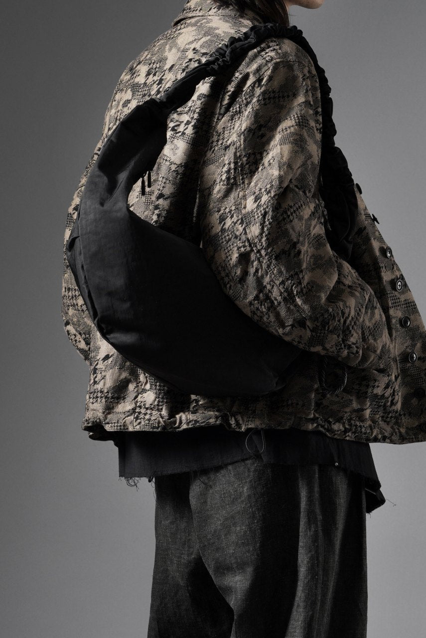 画像をギャラリービューアに読み込む, F/CE. TEXTURED TWILL BODY BAG (BLACK)