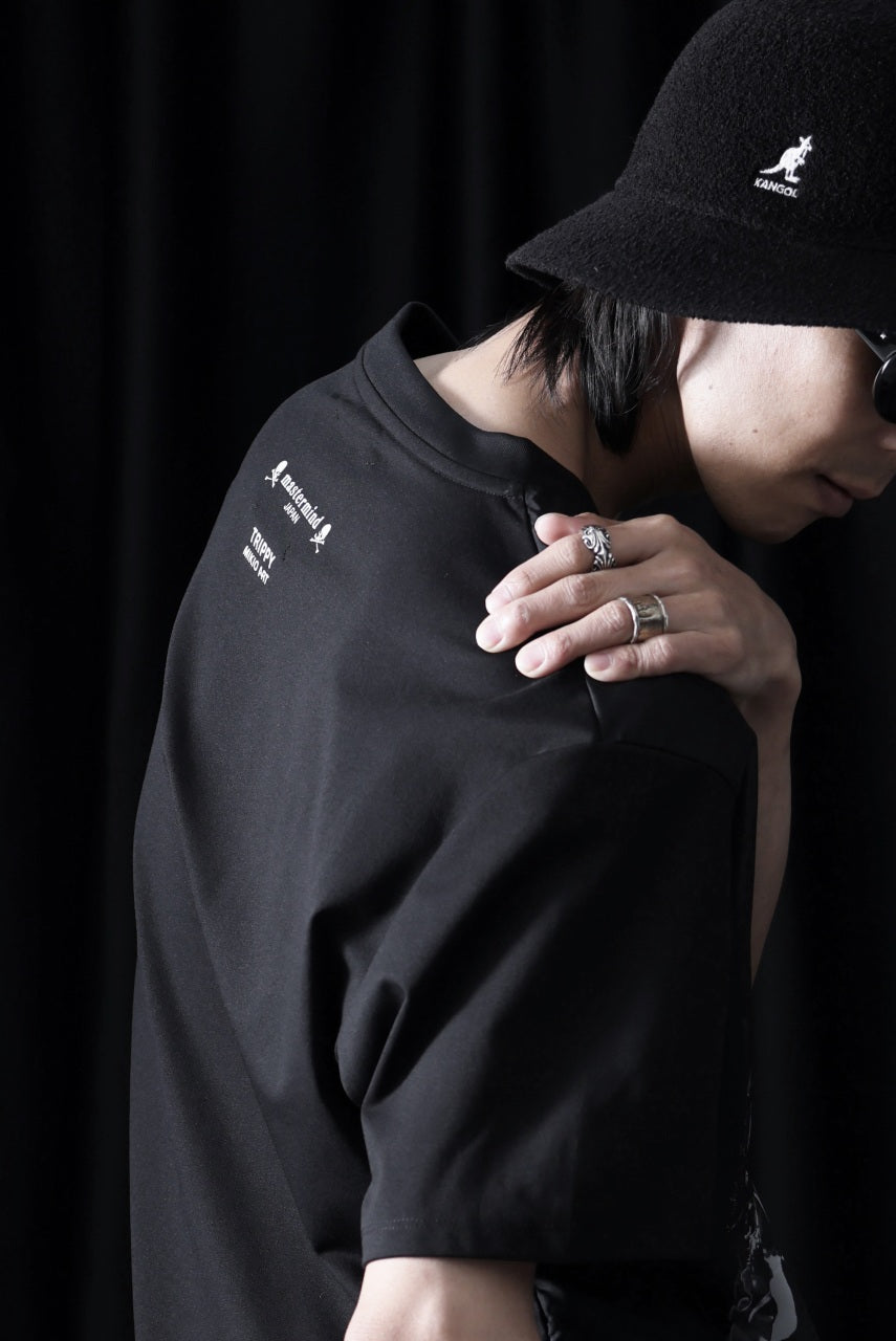 Load image into Gallery viewer, mastermind JAPAN x TRIPPY MIKIO ART S/S TEE ROCK STARS (BLACK)