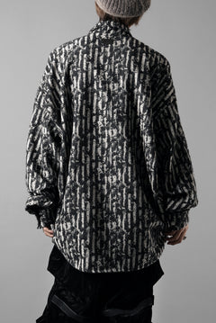 Load image into Gallery viewer, A.F ARTEFACT SNAPPED COCOON SHIRT / JACGUARD BLURRED STRIPE (BLACK x WHITE)