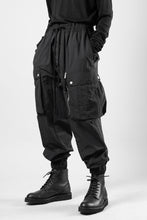 画像をギャラリービューアに読み込む, thom/krom MILITARY CARGO EASY TROUSERS / TECHNICAL CRASHED TOUCH FABRIC (BLACK)