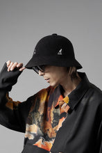 画像をギャラリービューアに読み込む, MASTERMIND WORLD x KANGOL® BERMUDA CASUAL (BLACK)