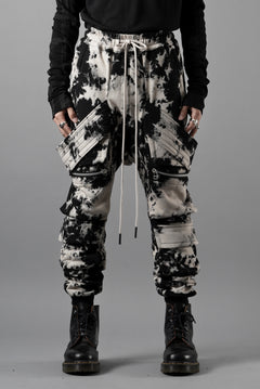 Load image into Gallery viewer, A.F ARTEFACT BELT CARGO SAROUEL JOGGER / MOTTLED DYING (BLACK x IVORY)