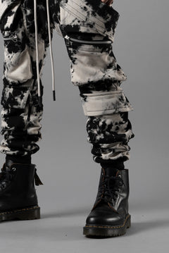 Load image into Gallery viewer, A.F ARTEFACT BELT CARGO SAROUEL JOGGER / MOTTLED DYING (BLACK x IVORY)