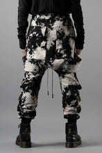 Load image into Gallery viewer, A.F ARTEFACT BELT CARGO SAROUEL JOGGER / MOTTLED DYING (BLACK x IVORY)