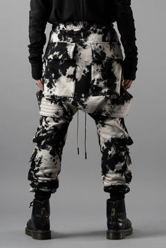 Load image into Gallery viewer, A.F ARTEFACT BELT CARGO SAROUEL JOGGER / MOTTLED DYING (BLACK x IVORY)