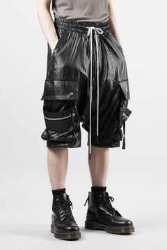 Load image into Gallery viewer, A.F ARTEFACT AIRY CRINKLE NYLON ZIP CARGO SHORTS (BLACK)