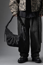 画像をギャラリービューアに読み込む, F/CE. TEXTURED TWILL BODY BAG (BLACK)