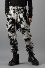 Load image into Gallery viewer, A.F ARTEFACT BELT CARGO SAROUEL JOGGER / MOTTLED DYING (BLACK x IVORY)