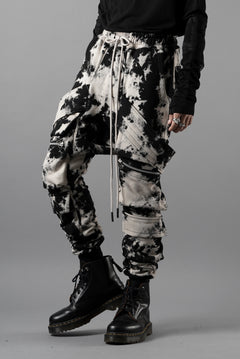 Load image into Gallery viewer, A.F ARTEFACT BELT CARGO SAROUEL JOGGER / MOTTLED DYING (BLACK x IVORY)