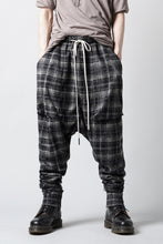 Load image into Gallery viewer, 【SAMPLE】A.F ARTEFACT CHECK JOHDPHURS PANTS (BLACK GREY x BLACK)
