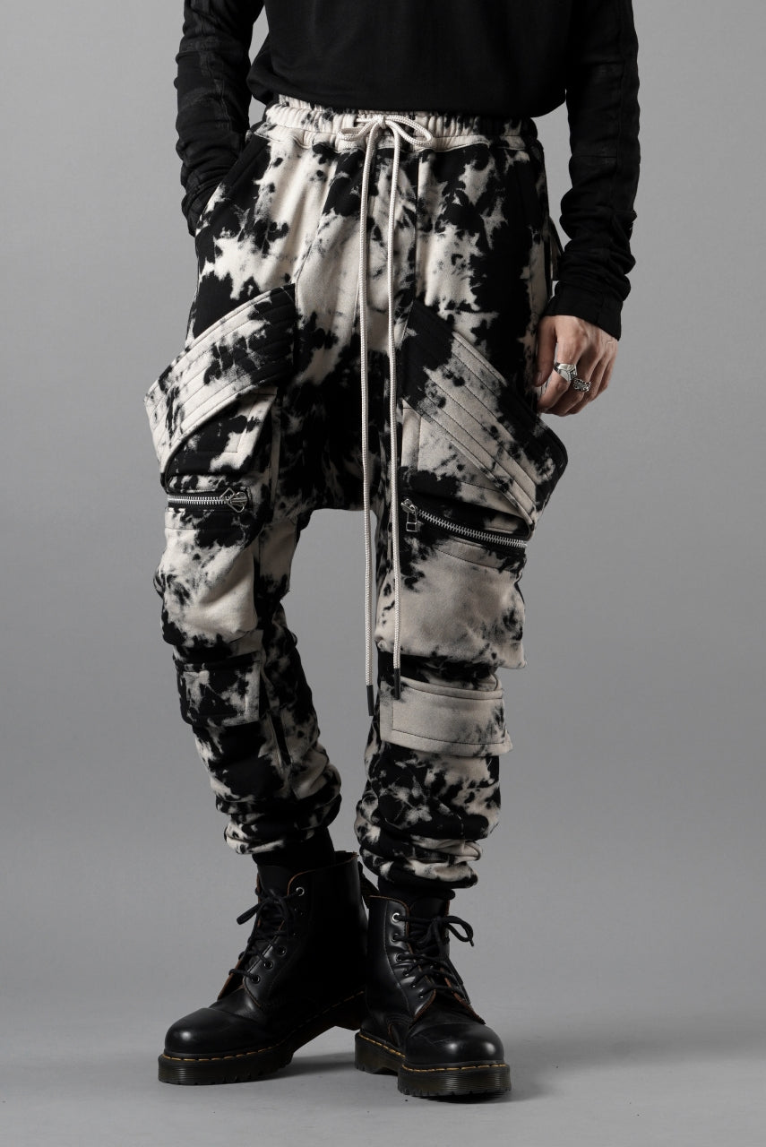 Load image into Gallery viewer, A.F ARTEFACT BELT CARGO SAROUEL JOGGER / MOTTLED DYING (BLACK x IVORY)
