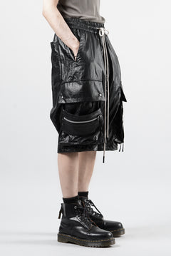 Load image into Gallery viewer, A.F ARTEFACT AIRY CRINKLE NYLON ZIP CARGO SHORTS (BLACK)
