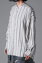 Load image into Gallery viewer, A.F ARTEFACT STAND COLLAR SHIRT / VERTICAL STRIPE (CREAM x LIGHT GREY)