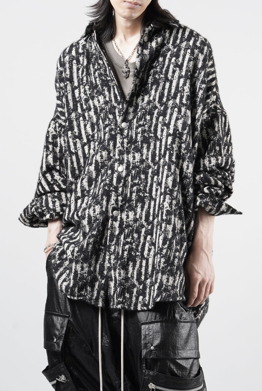 Load image into Gallery viewer, 【SAMPLE】A.F ARTEFACT COCOON SHIRT-JACKET / JACQUARD BLURRED STRIPE (BLACK × WHITE)
