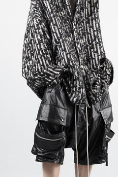 Load image into Gallery viewer, 【SAMPLE】A.F ARTEFACT COCOON SHIRT-JACKET / JACQUARD BLURRED STRIPE (BLACK × WHITE)