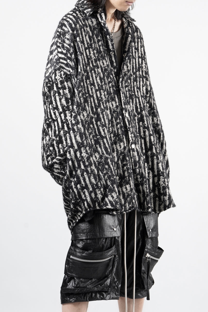 Load image into Gallery viewer, 【SAMPLE】A.F ARTEFACT COCOON SHIRT-JACKET / JACQUARD BLURRED STRIPE (BLACK × WHITE)