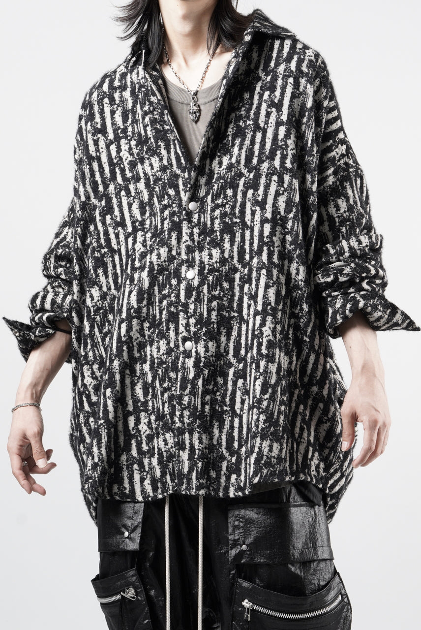 Load image into Gallery viewer, 【SAMPLE】A.F ARTEFACT COCOON SHIRT-JACKET / JACQUARD BLURRED STRIPE (BLACK × WHITE)
