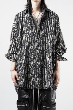 Load image into Gallery viewer, 【SAMPLE】A.F ARTEFACT COCOON SHIRT-JACKET / JACQUARD BLURRED STRIPE (BLACK × WHITE)