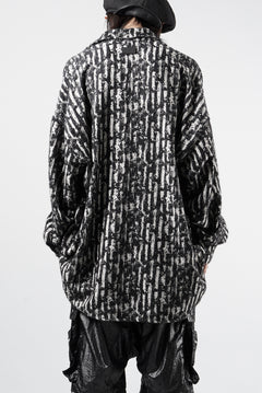Load image into Gallery viewer, 【SAMPLE】A.F ARTEFACT COCOON SHIRT-JACKET / JACQUARD BLURRED STRIPE (BLACK × WHITE)