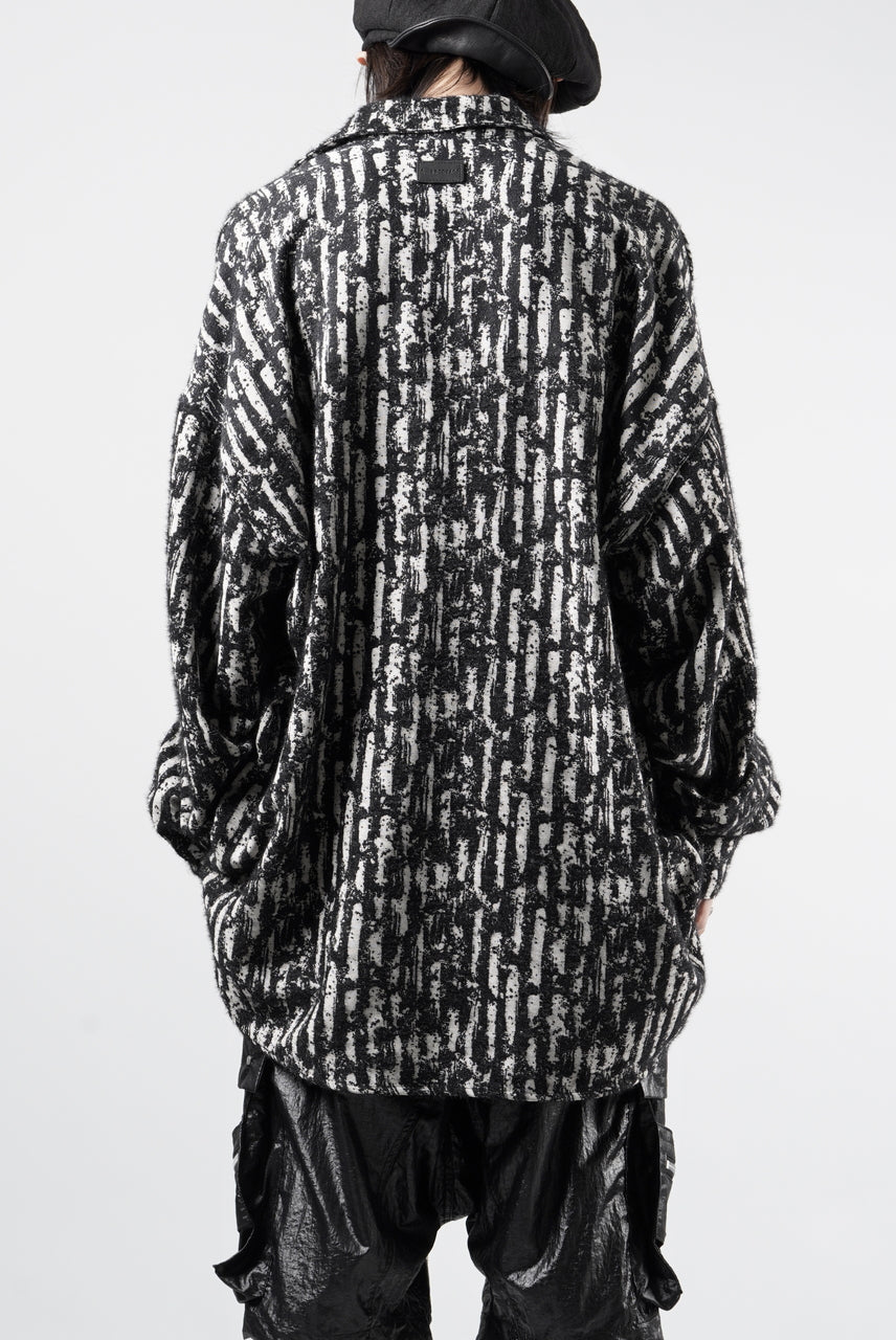 Load image into Gallery viewer, 【SAMPLE】A.F ARTEFACT COCOON SHIRT-JACKET / JACQUARD BLURRED STRIPE (BLACK × WHITE)