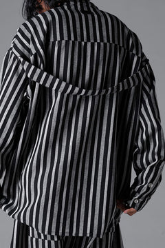 Load image into Gallery viewer, A.F ARTEFACT STAND COLLAR SHIRT / VERTICAL STRIPE (BLACK x LIGHT GREY)