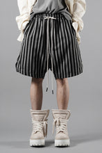 画像をギャラリービューアに読み込む, A.F ARTEFACT VERTICAL STRIPES SHORTS (BLACK x LIGHT GREY)