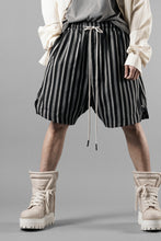 画像をギャラリービューアに読み込む, A.F ARTEFACT VERTICAL STRIPES SHORTS (BLACK x LIGHT GREY)