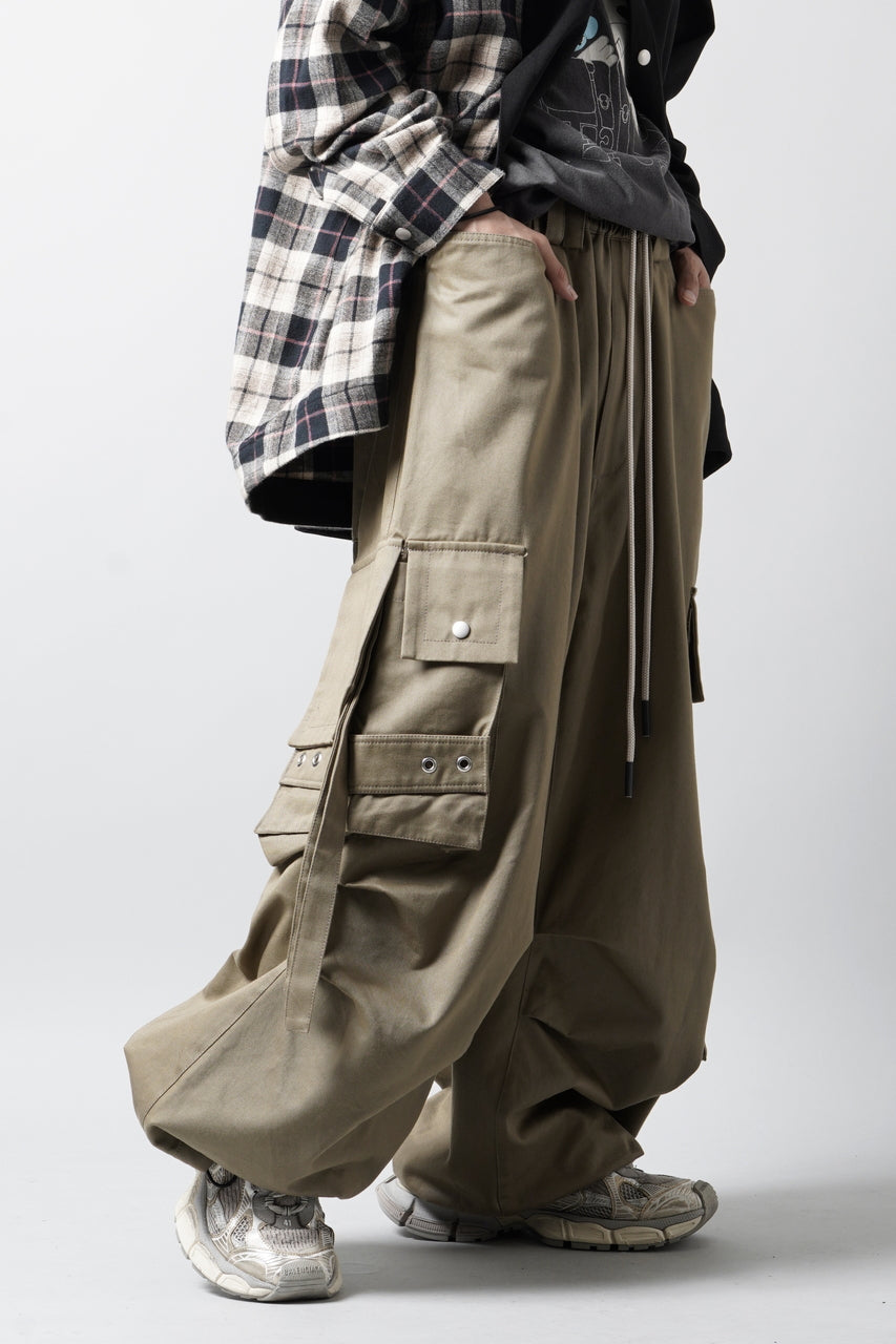Load image into Gallery viewer, 【SAMPLE】A.F ARTEFACT TWILL CARGO  WIDE PANTS (BEIGE)