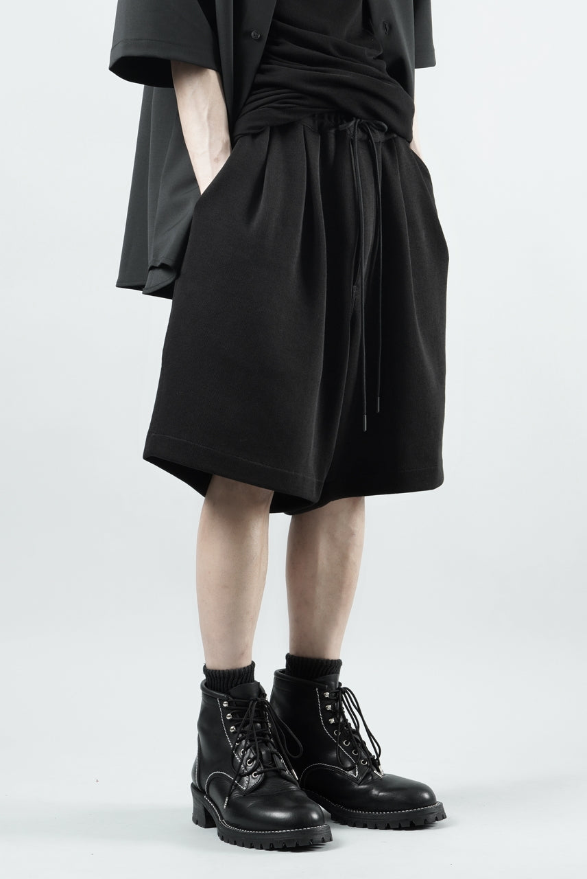 Load image into Gallery viewer, N/07 2 TUCKS EASY SHORTS / RIBBED CARDBOARD KNIT JERSEY (BLACK)