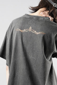画像をギャラリービューアに読み込む, LASTMAN PRINTED POCKET TEE SHIRT -PIN STRIPE- (FADE BLACK)