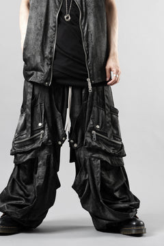 Load image into Gallery viewer, A.F ARTEFACT PARACHUTE WIDE CARGO PANTS / UNEVEN TEXTURE (BLACK)