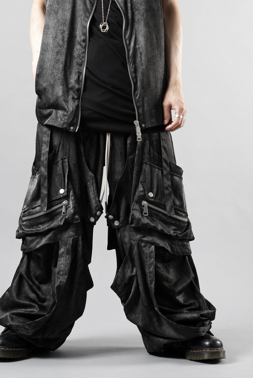 Load image into Gallery viewer, A.F ARTEFACT PARACHUTE WIDE CARGO PANTS / UNEVEN TEXTURE (BLACK)