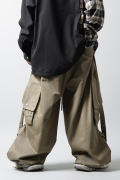 Load image into Gallery viewer, 【SAMPLE】A.F ARTEFACT TWILL CARGO  WIDE PANTS (BEIGE)