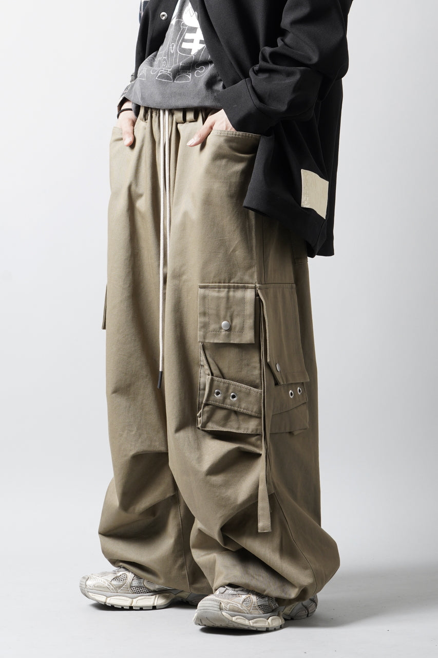 Load image into Gallery viewer, 【SAMPLE】A.F ARTEFACT TWILL CARGO  WIDE PANTS (BEIGE)