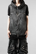 画像をギャラリービューアに読み込む, A.F ARTEFACT CROSS ZIP VEST / UNEVEN TEXTURE (BLACK)