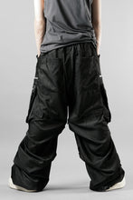 Load image into Gallery viewer, A.F ARTEFACT ABSTRACT CARGO TUCK WIDE PANTS / UNEVEN TEXTURE (BLACK)