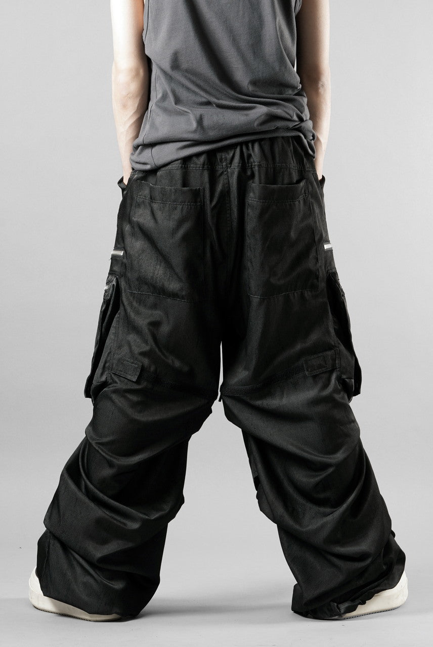Load image into Gallery viewer, A.F ARTEFACT ABSTRACT CARGO TUCK WIDE PANTS / UNEVEN TEXTURE (BLACK)