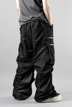 Load image into Gallery viewer, A.F ARTEFACT ABSTRACT CARGO TUCK WIDE PANTS / UNEVEN TEXTURE (BLACK)