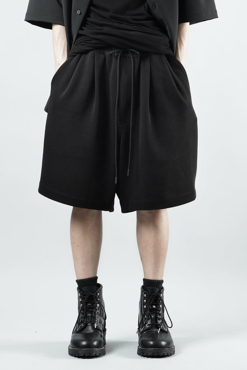 Load image into Gallery viewer, N/07 2 TUCKS EASY SHORTS / RIBBED CARDBOARD KNIT JERSEY (BLACK)
