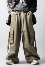 Load image into Gallery viewer, 【SAMPLE】A.F ARTEFACT TWILL CARGO  WIDE PANTS (BEIGE)