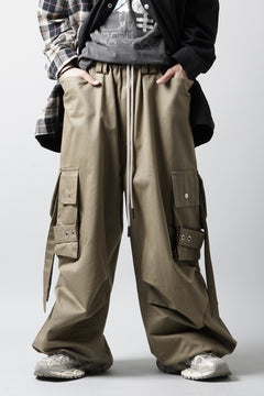 Load image into Gallery viewer, 【SAMPLE】A.F ARTEFACT TWILL CARGO  WIDE PANTS (BEIGE)