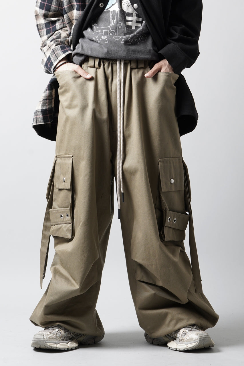 Load image into Gallery viewer, 【SAMPLE】A.F ARTEFACT TWILL CARGO  WIDE PANTS (BEIGE)