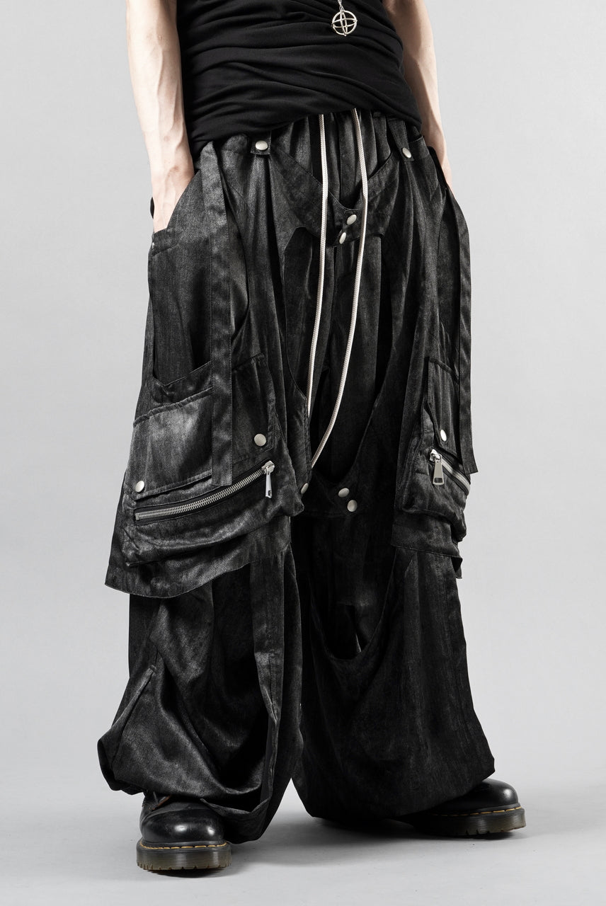Load image into Gallery viewer, A.F ARTEFACT PARACHUTE WIDE CARGO PANTS / UNEVEN TEXTURE (BLACK)